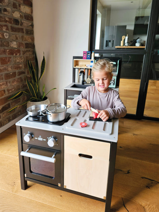 Kinderküche mit Kücheninsel Industrial