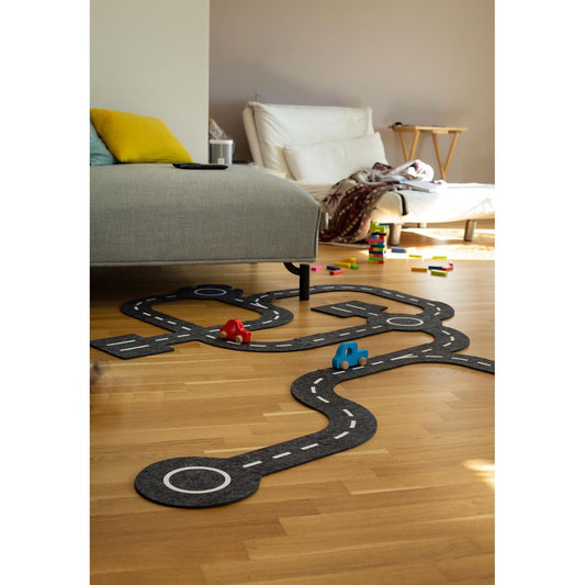 Spielstraße mit 2 Fahrzeugen